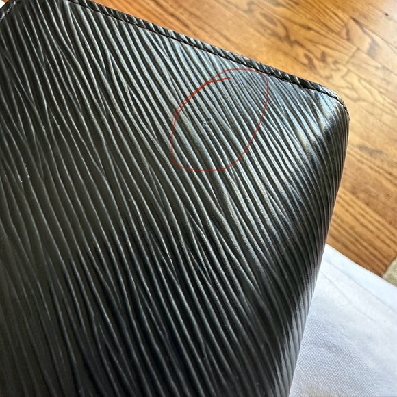 Louis Vuitton Black Epi Leather Zippy Wallet (Authentic Pre-Owned) - Picture 8 of 10